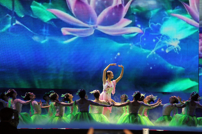 《我要去開(kāi)江》 一場(chǎng)融合地域風(fēng)情與時(shí)代精神的大型廣場(chǎng)音樂(lè)劇